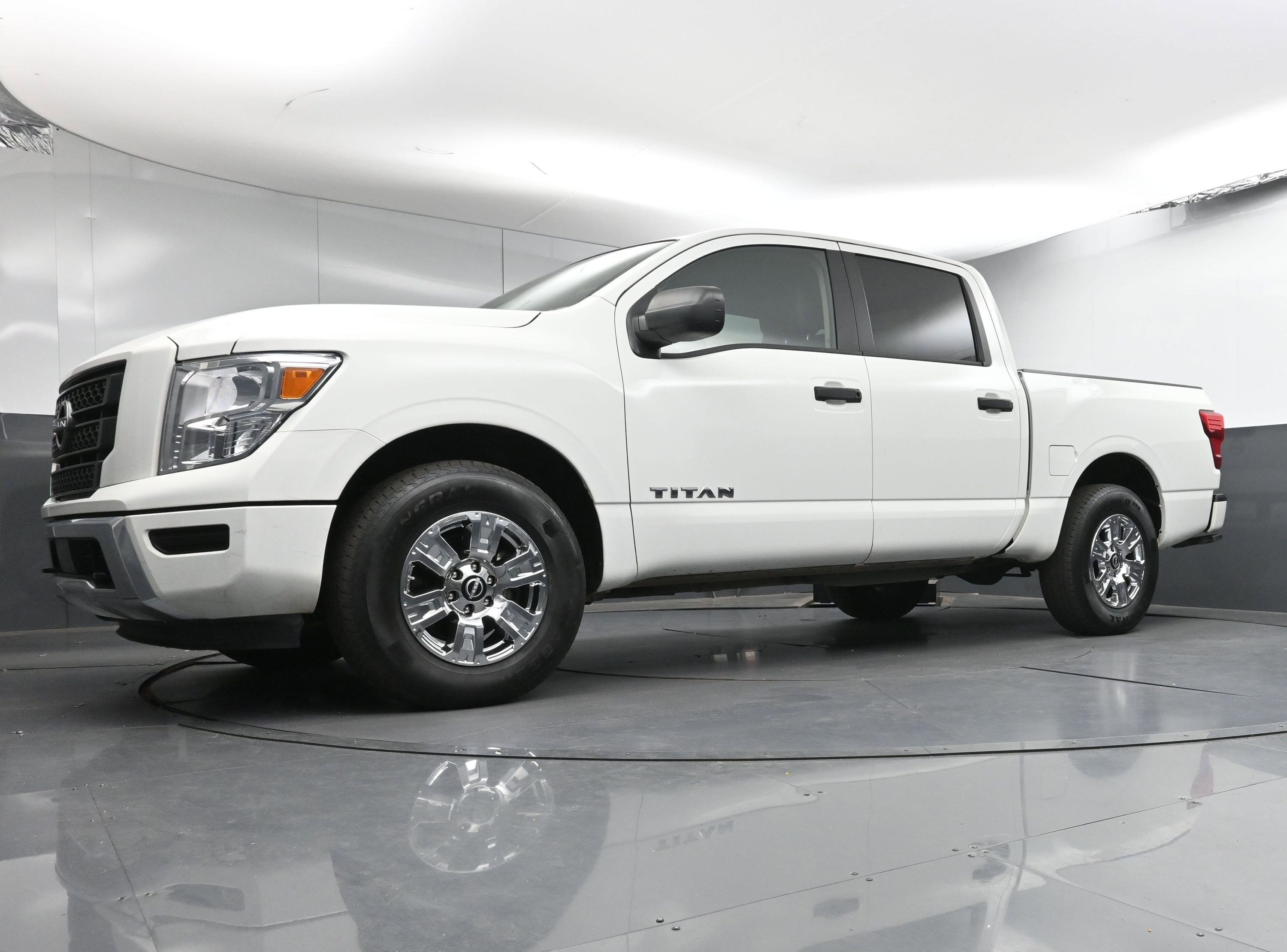 Used 2024 Nissan Titan SV w/ Accessory Utility Package image 22