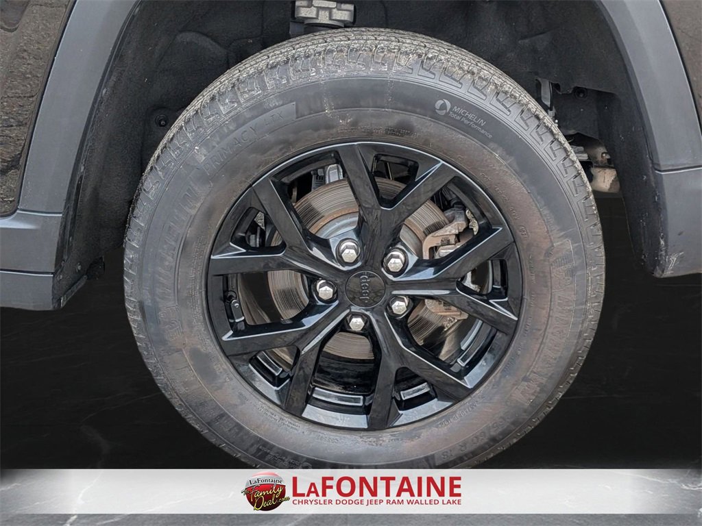 Certified 2024 Jeep Grand Cherokee Altitude image 32