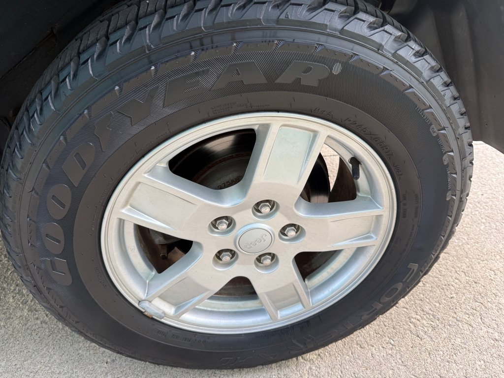 Used 2007 Jeep Grand Cherokee Laredo AWD/4WD image 16