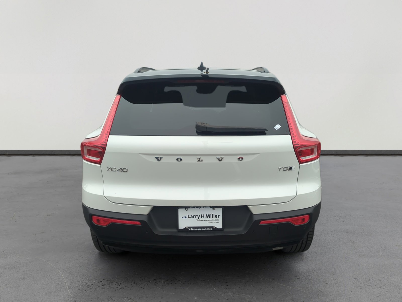 Used 2021 Volvo XC40 T5 R-Design w/ Climate Package image 4
