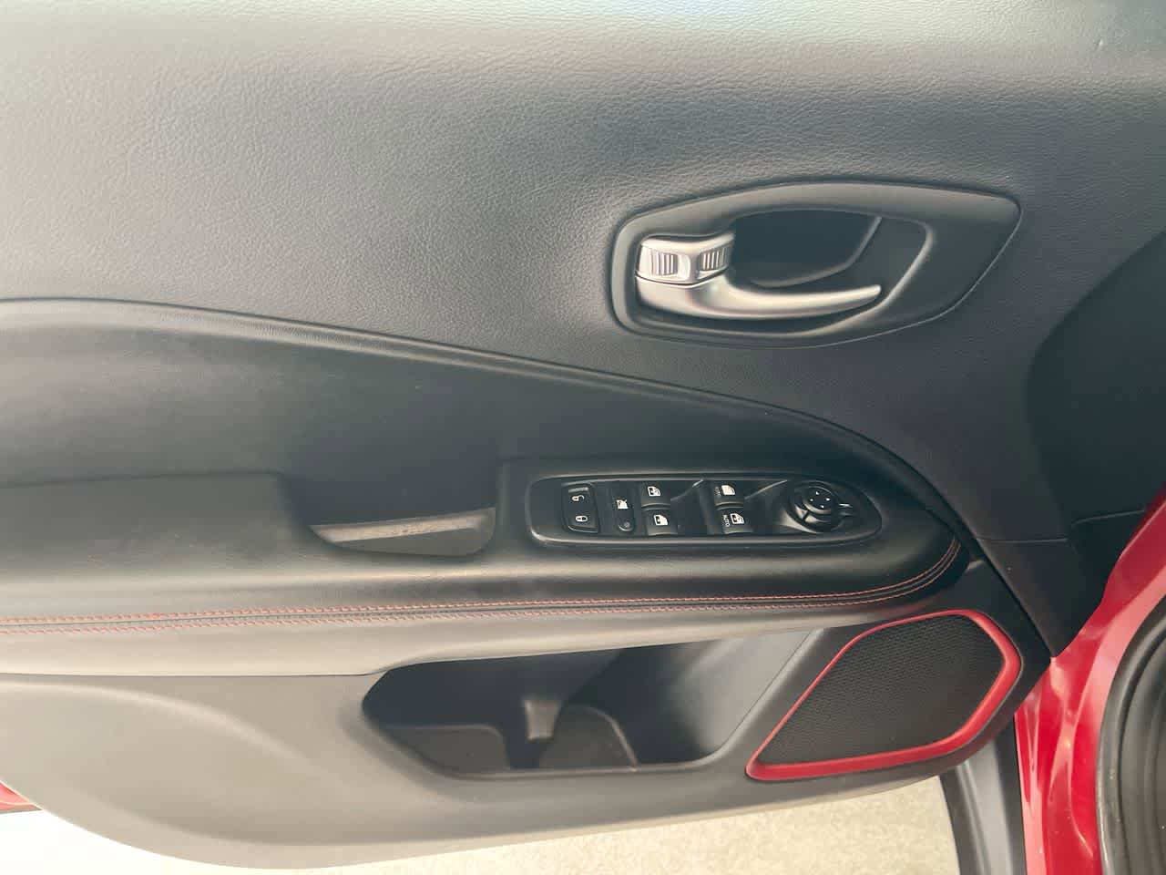 Used 2020 Jeep Compass Trailhawk AWD/4WD image 13