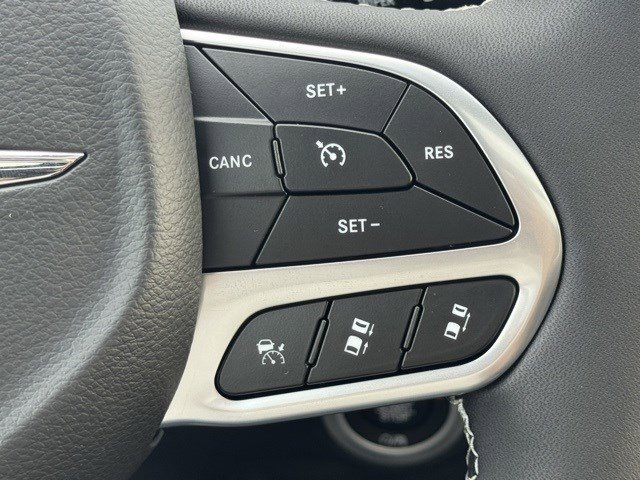 New 2026 Chrysler Pacifica Select image 17