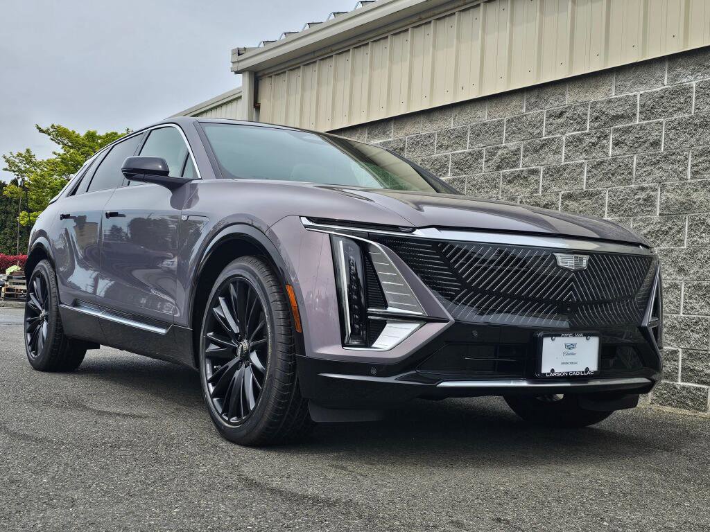 New 2026 Cadillac Lyriq Signature Luxury w/ LPO, Bronce Accent Package AWD/4WD image 13