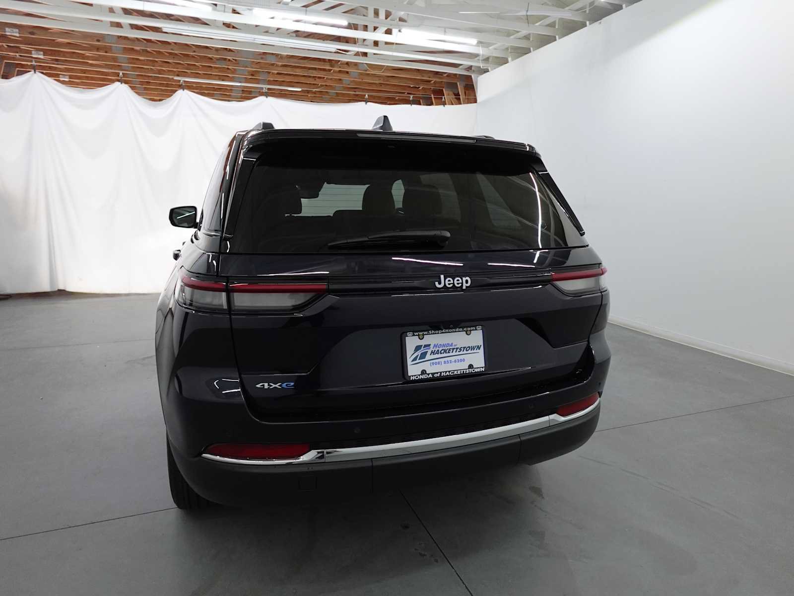 Used 2023 Jeep Grand Cherokee 4WD 4xe image 7