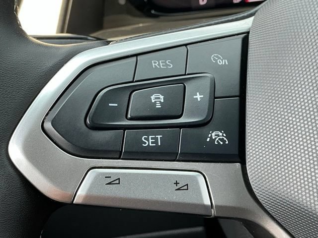 Certified 2024 Volkswagen Atlas Cross Sport SE w/ Panoramic Sunroof Package FWD image 29