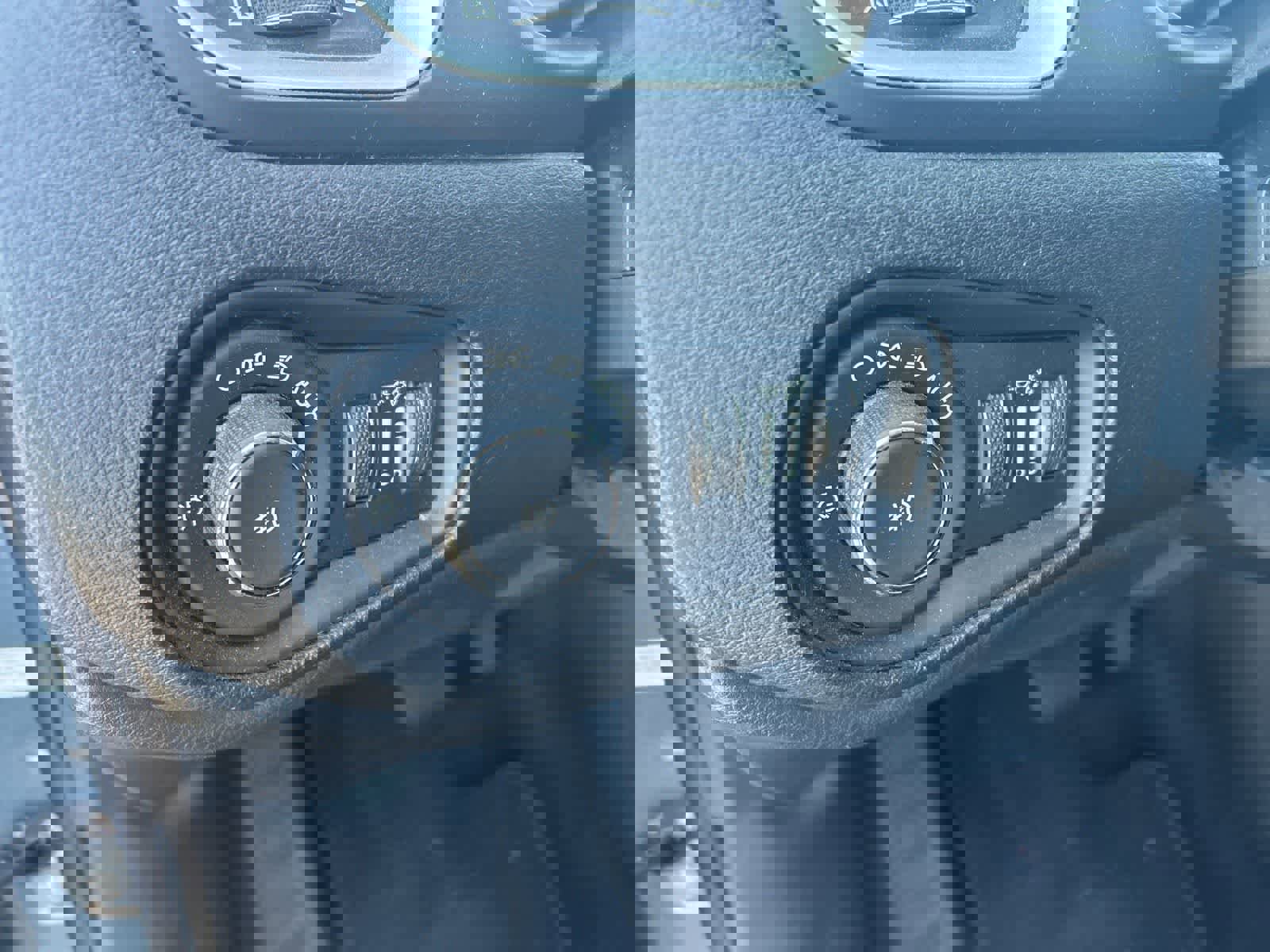 Used 2018 Jeep Renegade Latitude image 23