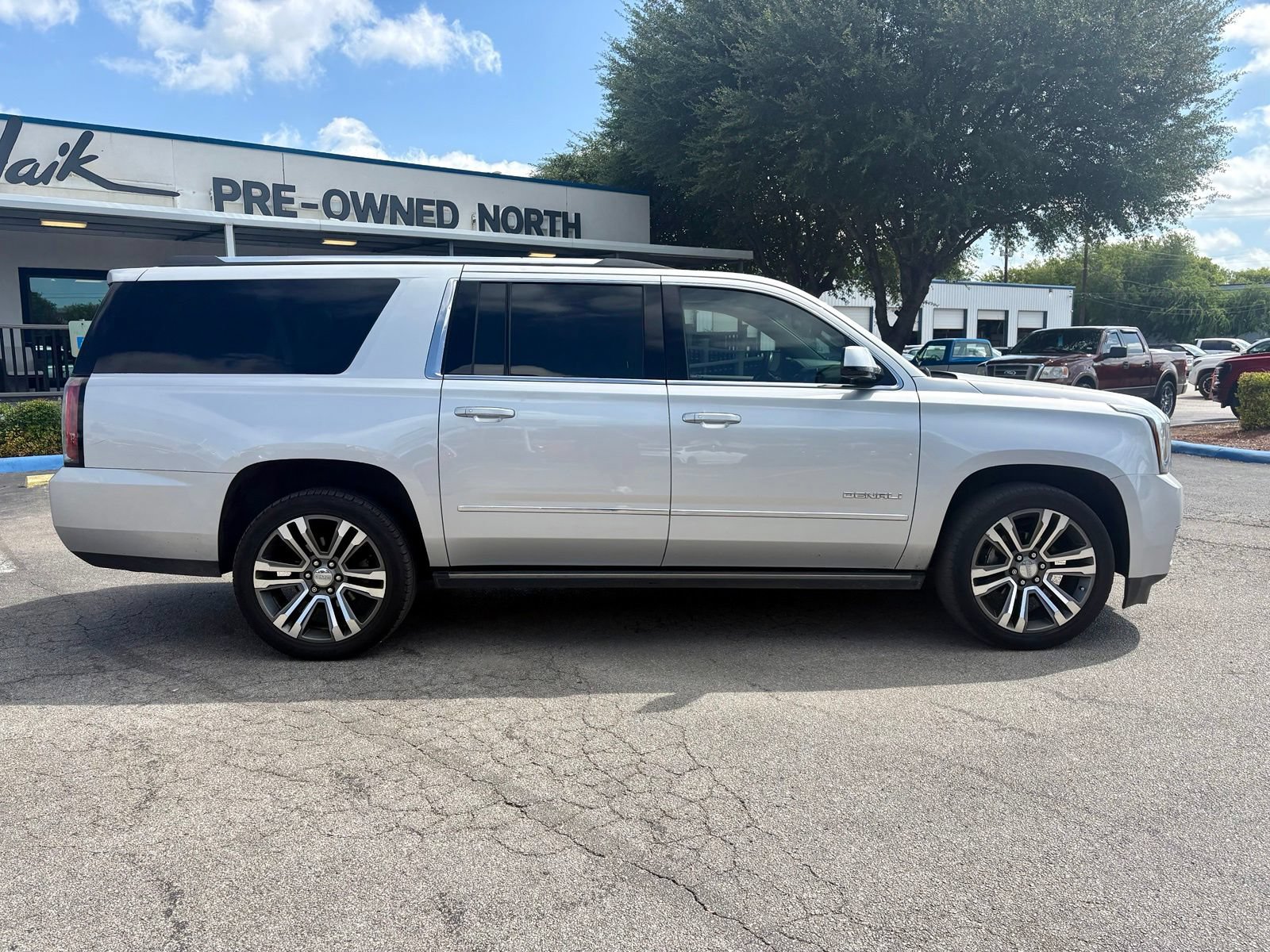 Used 2019 GMC Yukon XL Denali w/ Denali Ultimate Package RWD image 2