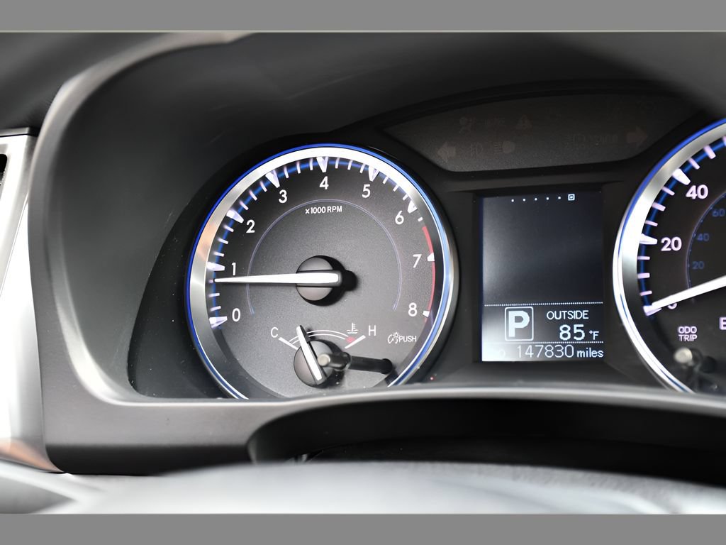 Used 2014 Toyota Highlander LE AWD/4WD image 17