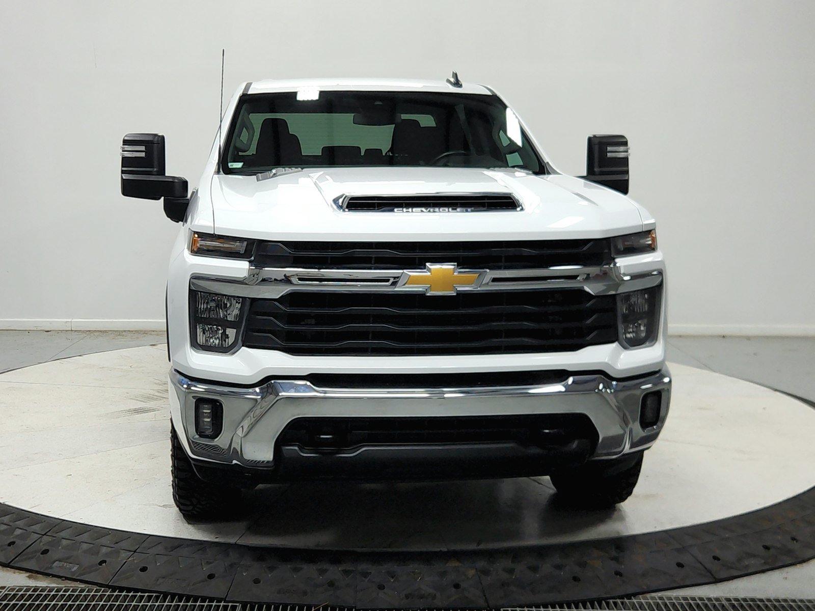 Used 2025 Chevrolet Silverado 2500 LT AWD/4WD image 3