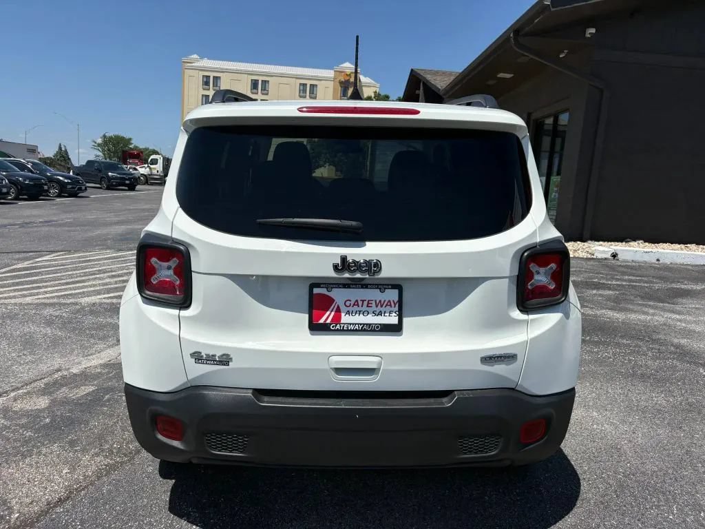 Used 2019 Jeep Renegade Latitude w/ Cold Weather Group AWD/4WD image 4