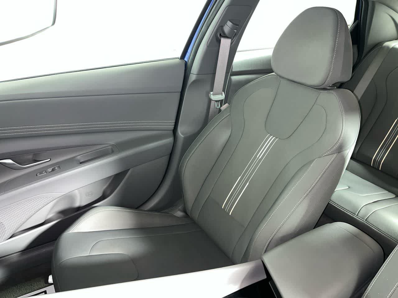 Used 2025 Hyundai Elantra SEL FWD image 27