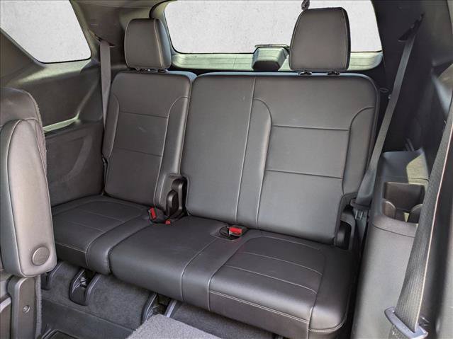 Used 2022 Chevrolet Traverse LT FWD image 19