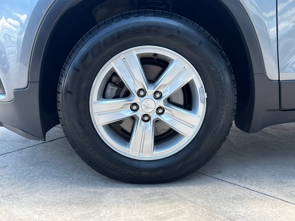 Used 2020 Chevrolet Trax LS FWD image 26