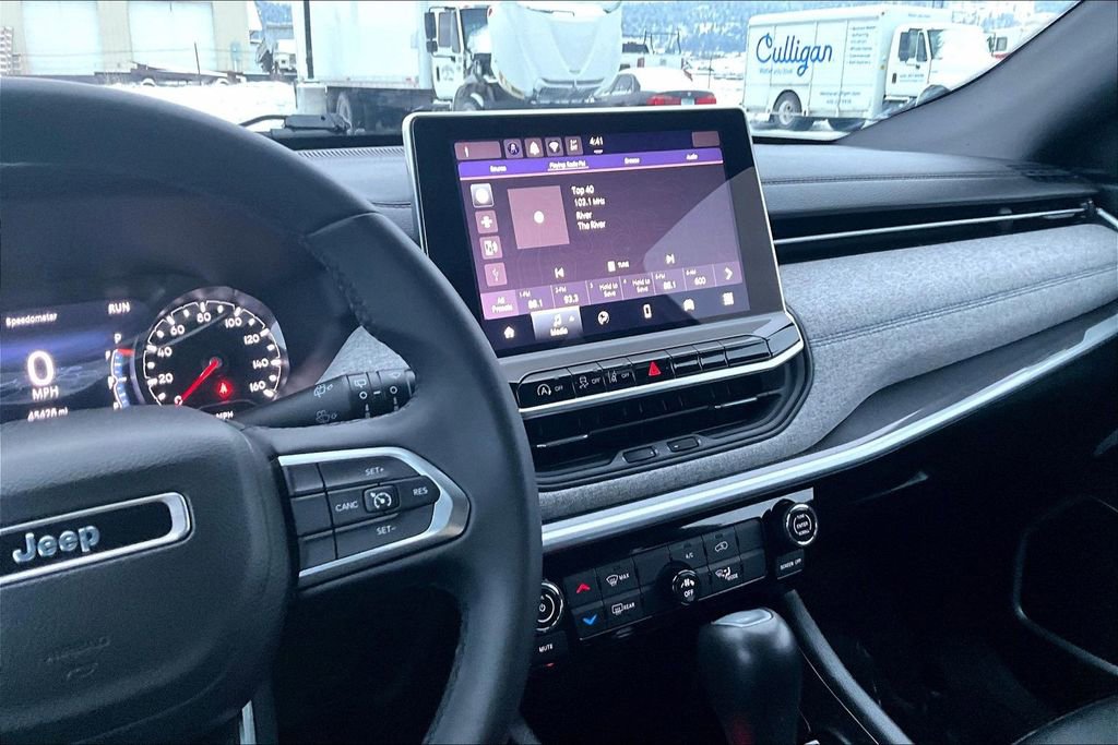 Used 2024 Jeep Compass Latitude image 6