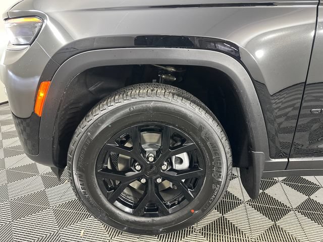 New 2026 Jeep Grand Cherokee L Limited w/ Luxury Tech Group II AWD/4WD image 2
