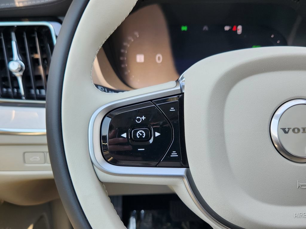 New 2026 Volvo XC60 T8 Ultra w/ Climate Package PRO AWD/4WD image 17