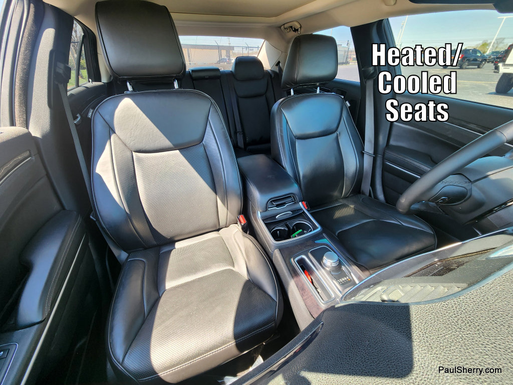 Used 2023 Chrysler 300 Touring L w/ Popular Equipment Group image 4
