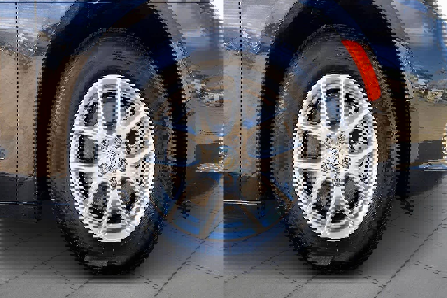 Used 2023 Chrysler Pacifica Touring-L image 11