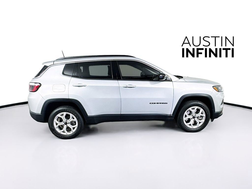Used 2025 Jeep Compass Latitude image 8