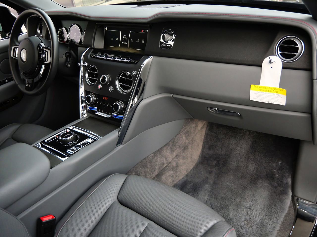 Used 2023 Rolls-Royce Cullinan image 18