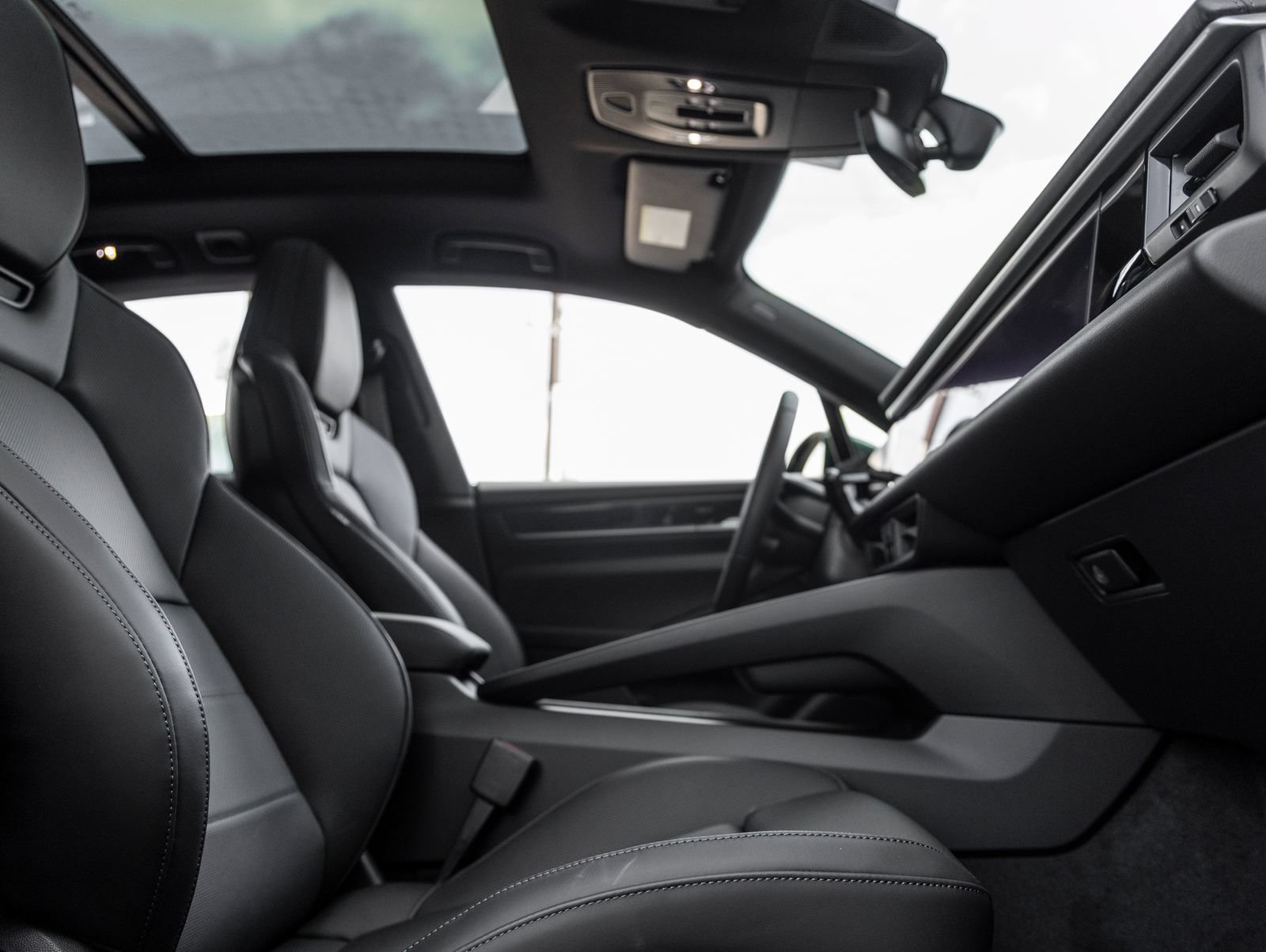 Certified 2025 Porsche Macan Electric RWD image 41