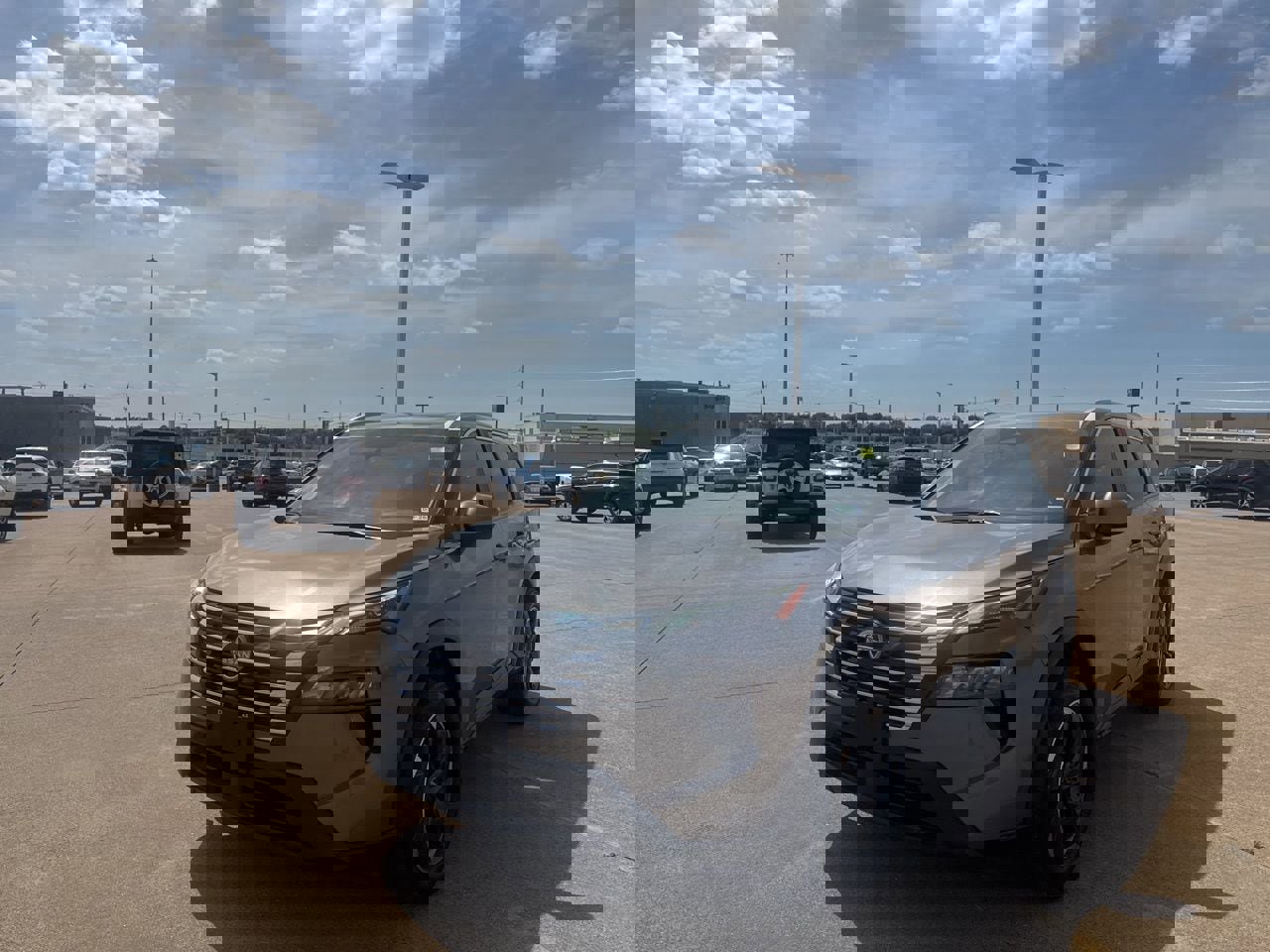 Used 2024 Nissan Rogue SV w/ SV Premium Package image 7