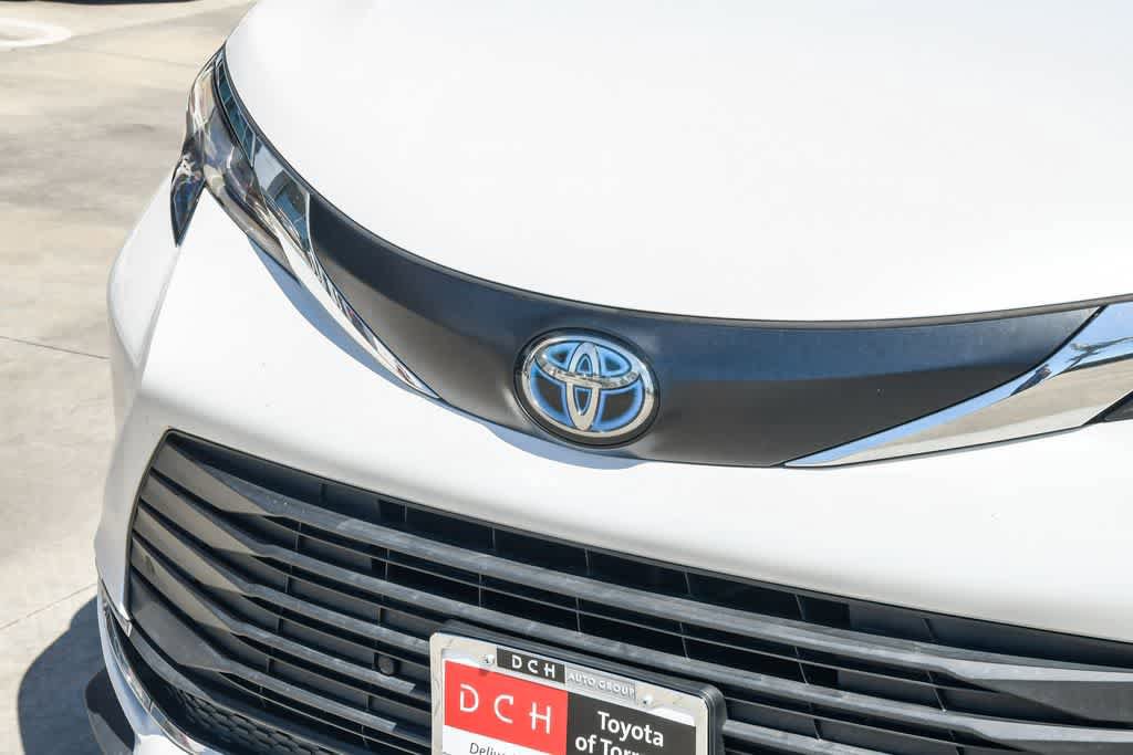 Used 2023 Toyota Sienna XLE FWD image 5