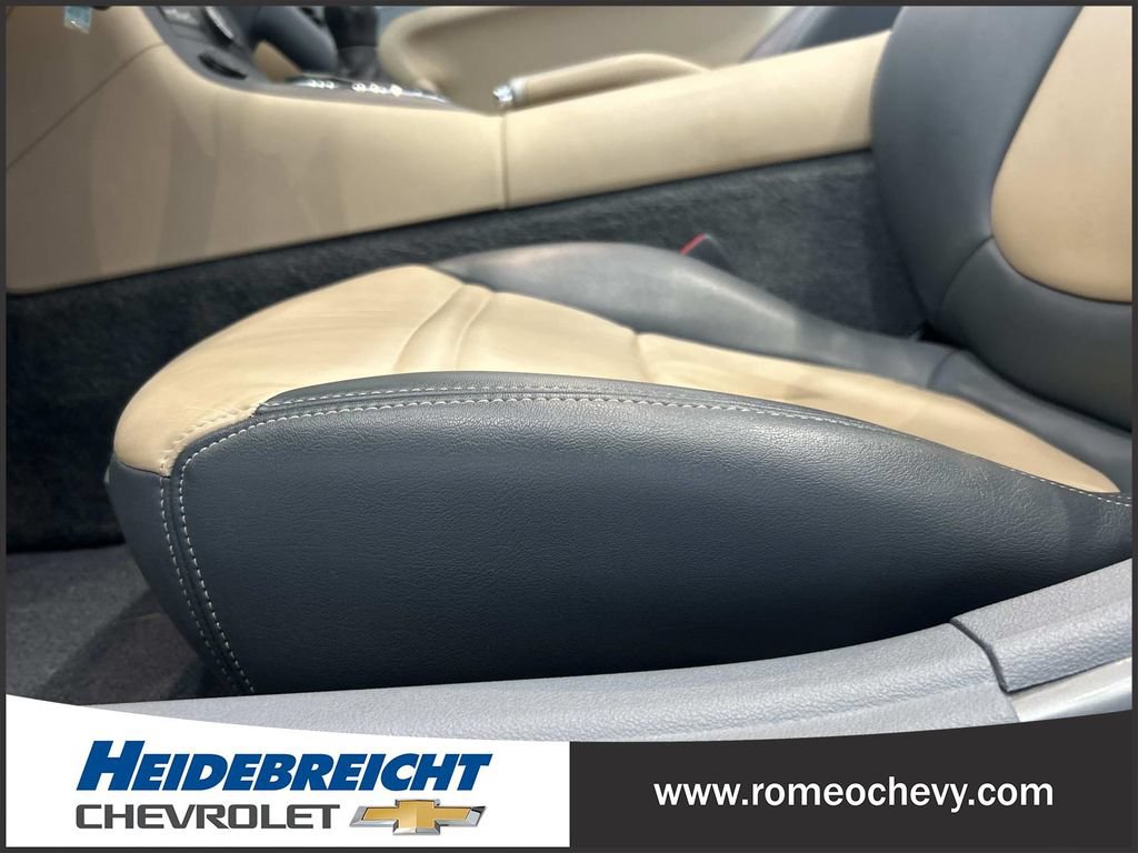 Used 2006 Pontiac Solstice Convertible w/ Premium Package RWD image 14
