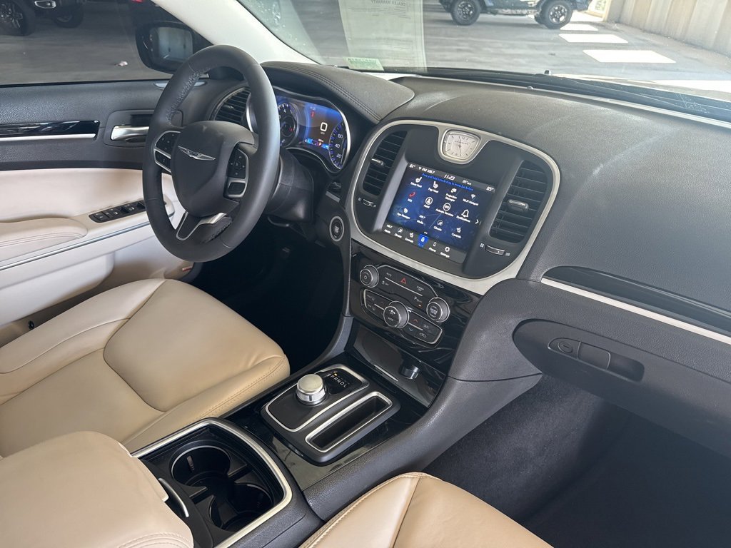 Used 2023 Chrysler 300 Touring L image 11