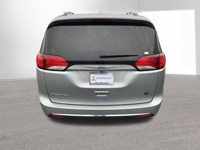 Used 2018 Chrysler Pacifica Touring-L image 6