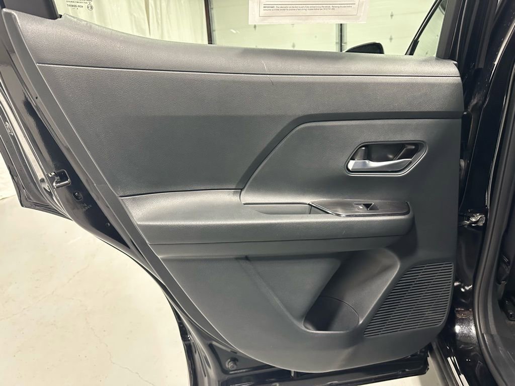 Used 2025 Nissan Kicks SV AWD/4WD image 36