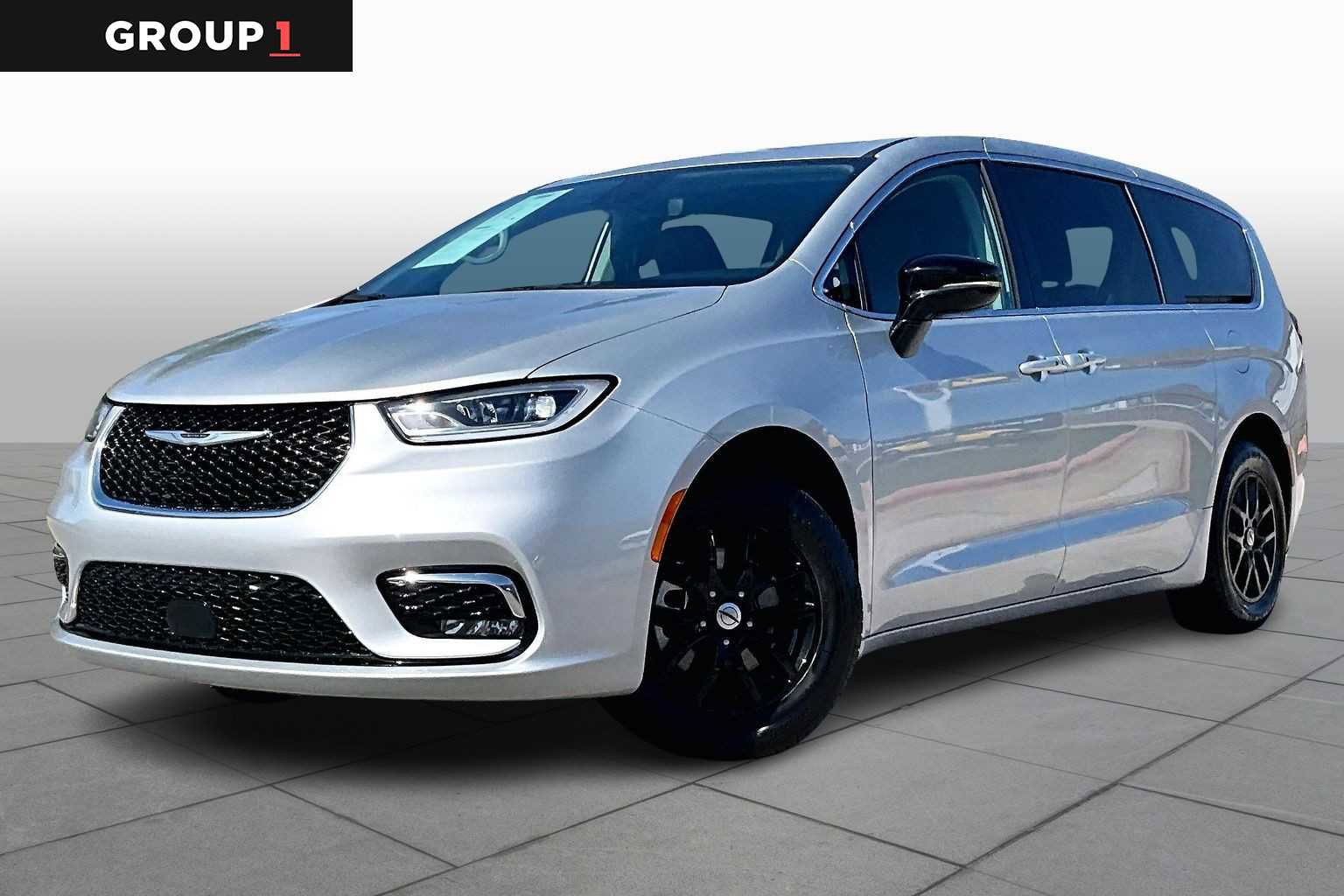 Used 2024 Chrysler Pacifica Touring-L image 1