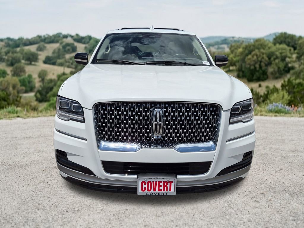 Used 2023 Lincoln Navigator Reserve AWD/4WD image 2