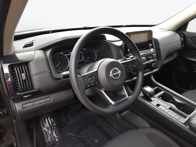 Used 2025 Nissan Pathfinder S FWD image 16
