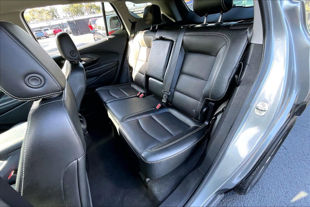 Used 2023 GMC Terrain SLT image 21
