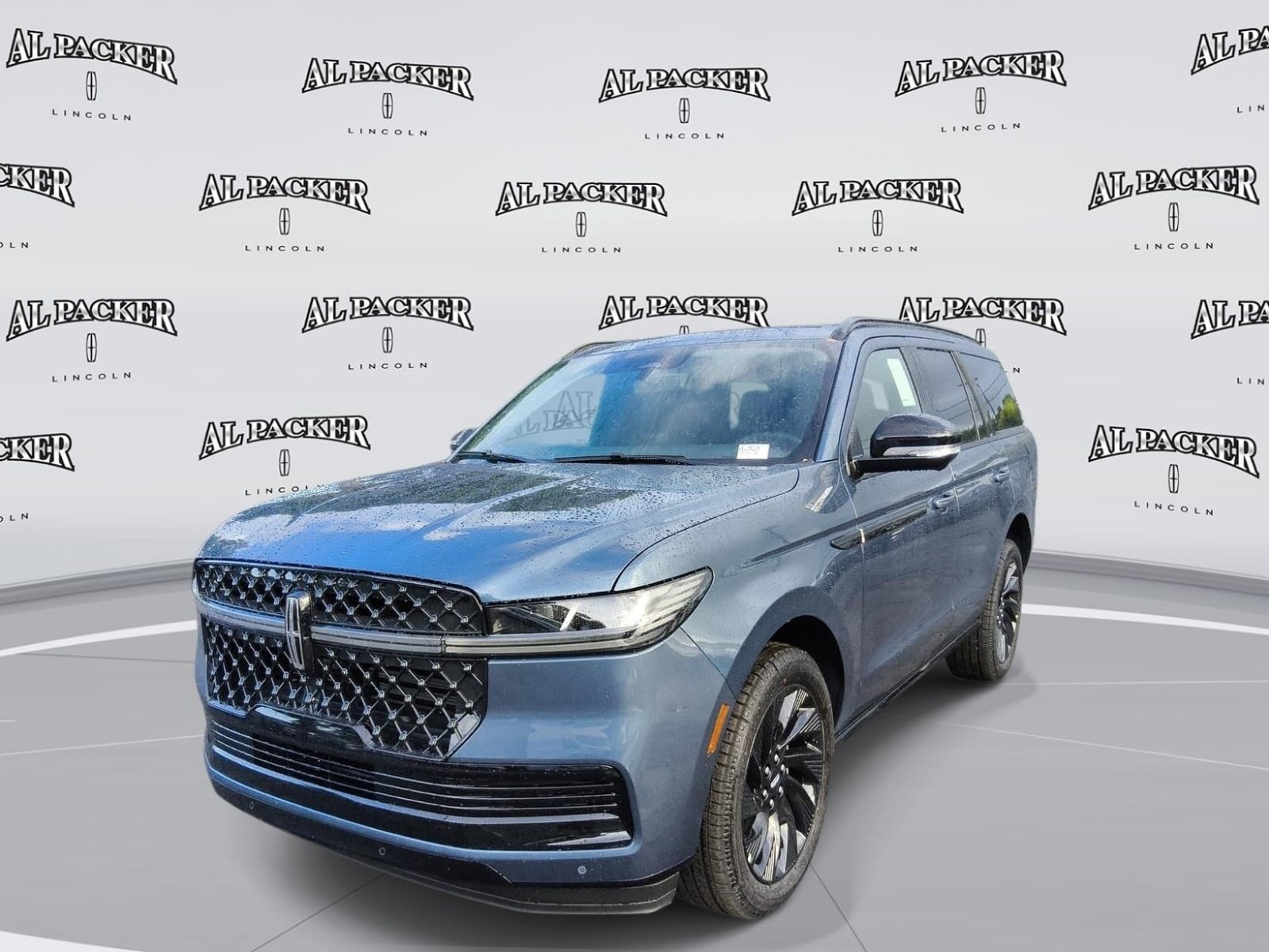 New 2027 Lincoln Navigator Reserve w/ Jet Appearance Package