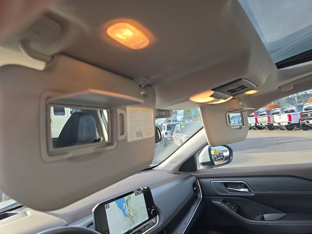 Used 2021 Nissan Rogue Platinum image 15