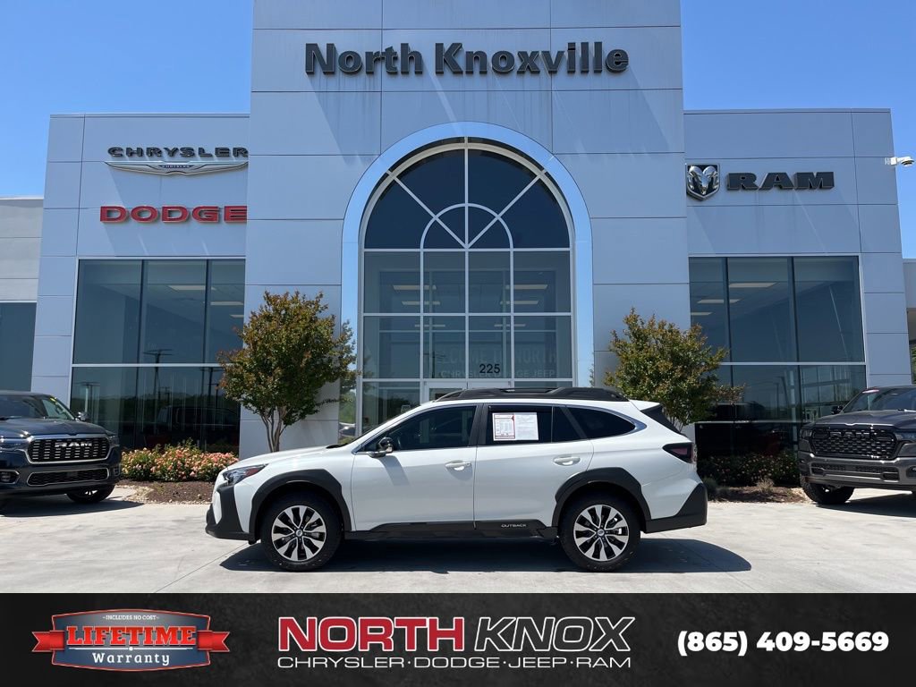 Used 2025 Subaru Outback Limited AWD/4WD image 2
