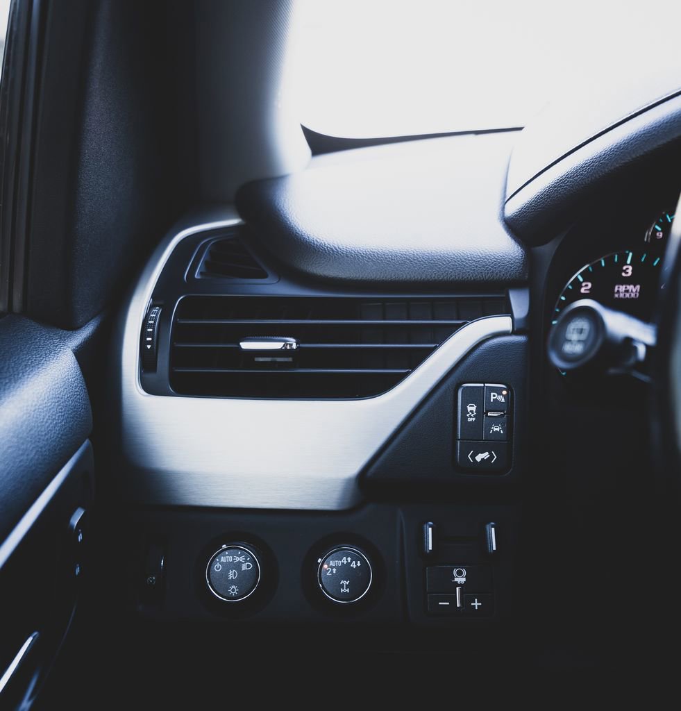 Used 2018 GMC Yukon XL SLT w/ Open Road Package image 13