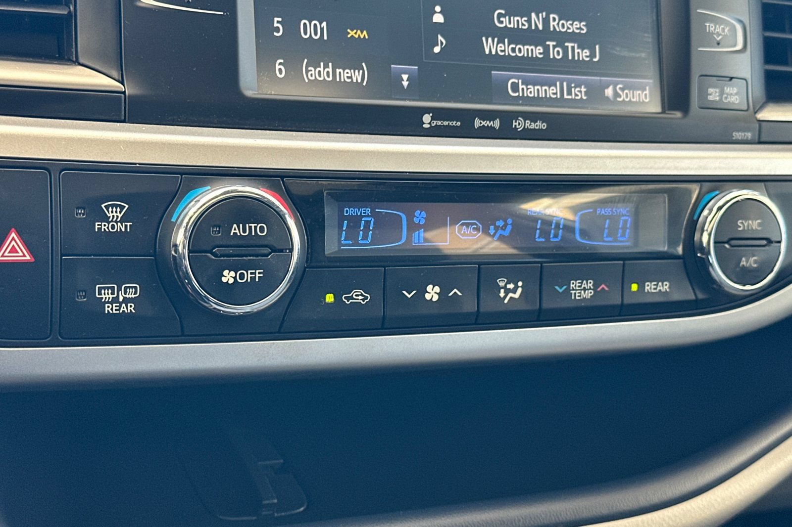 Used 2018 Toyota Highlander XLE AWD/4WD image 20