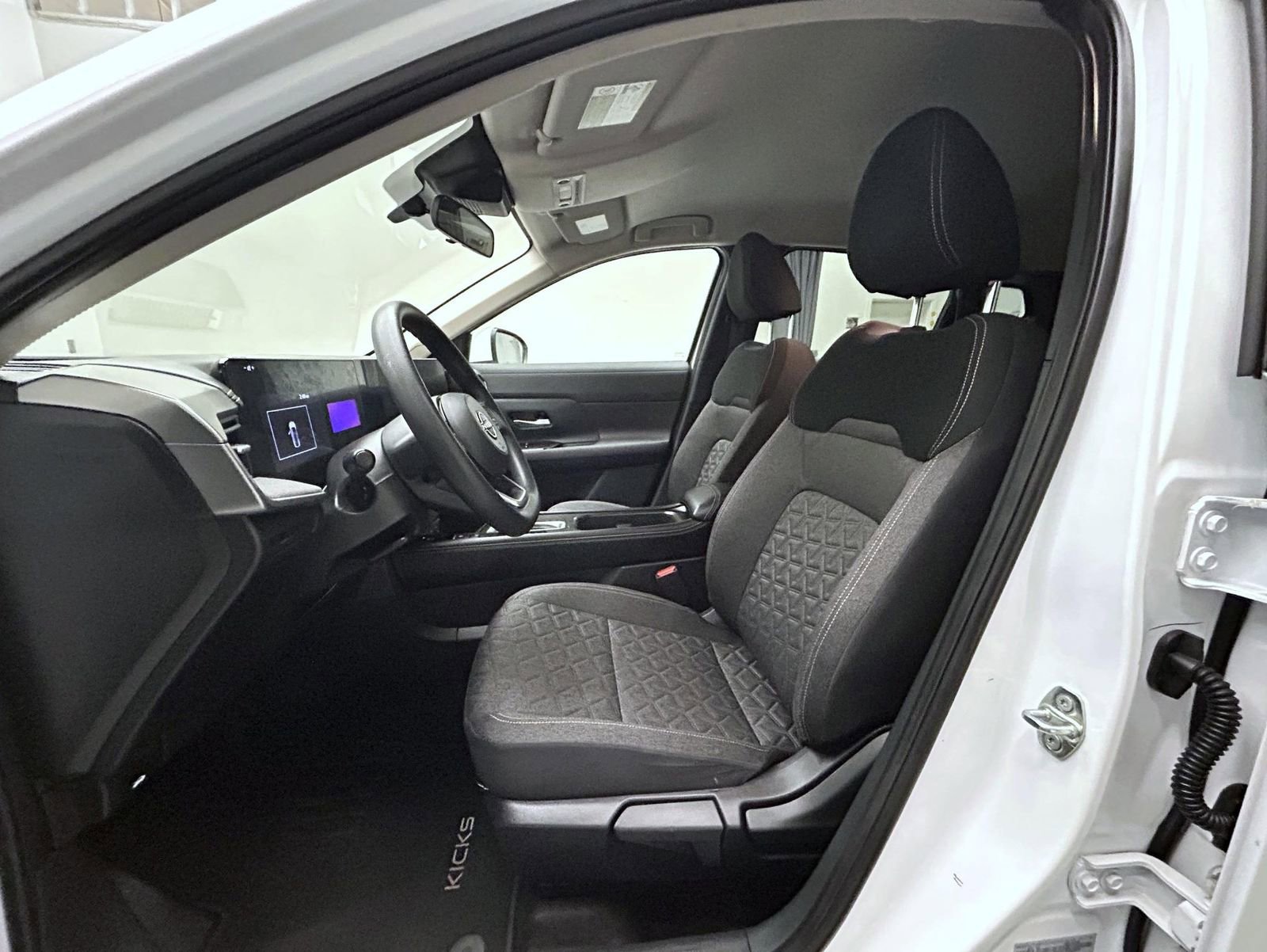 Used 2025 Nissan Kicks SV image 10