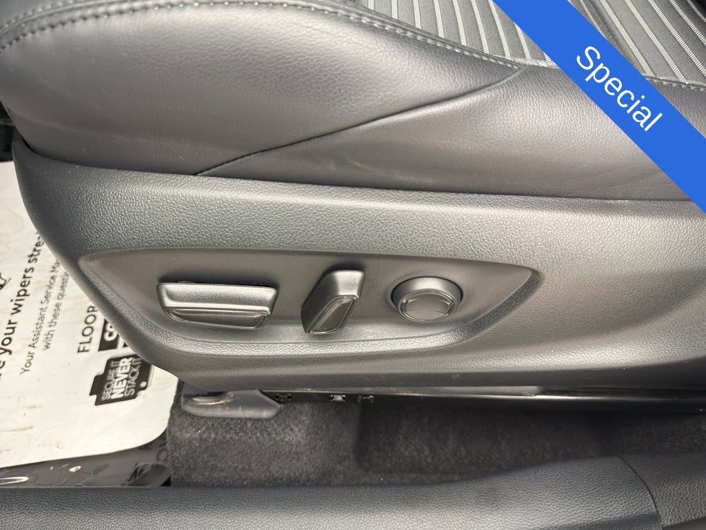 Used 2024 Toyota Corolla Cross XSE w/ Convenience Package image 16