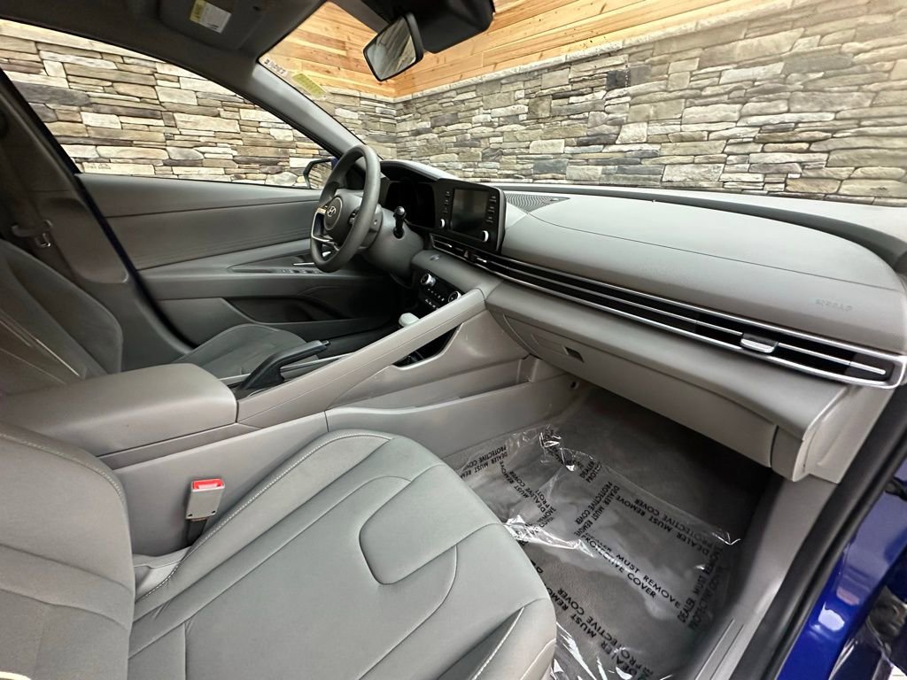 Used 2023 Hyundai Elantra SEL w/ Cargo Package image 13
