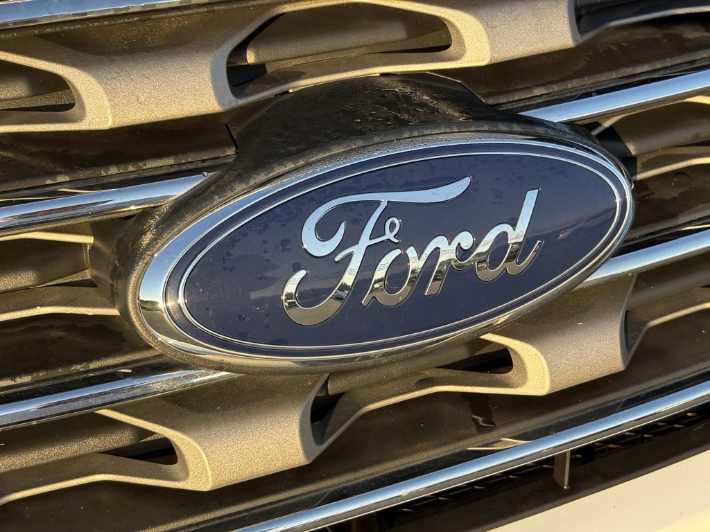 Used 2017 Ford Explorer XLT w/ Equipment Group 202A FWD image 9
