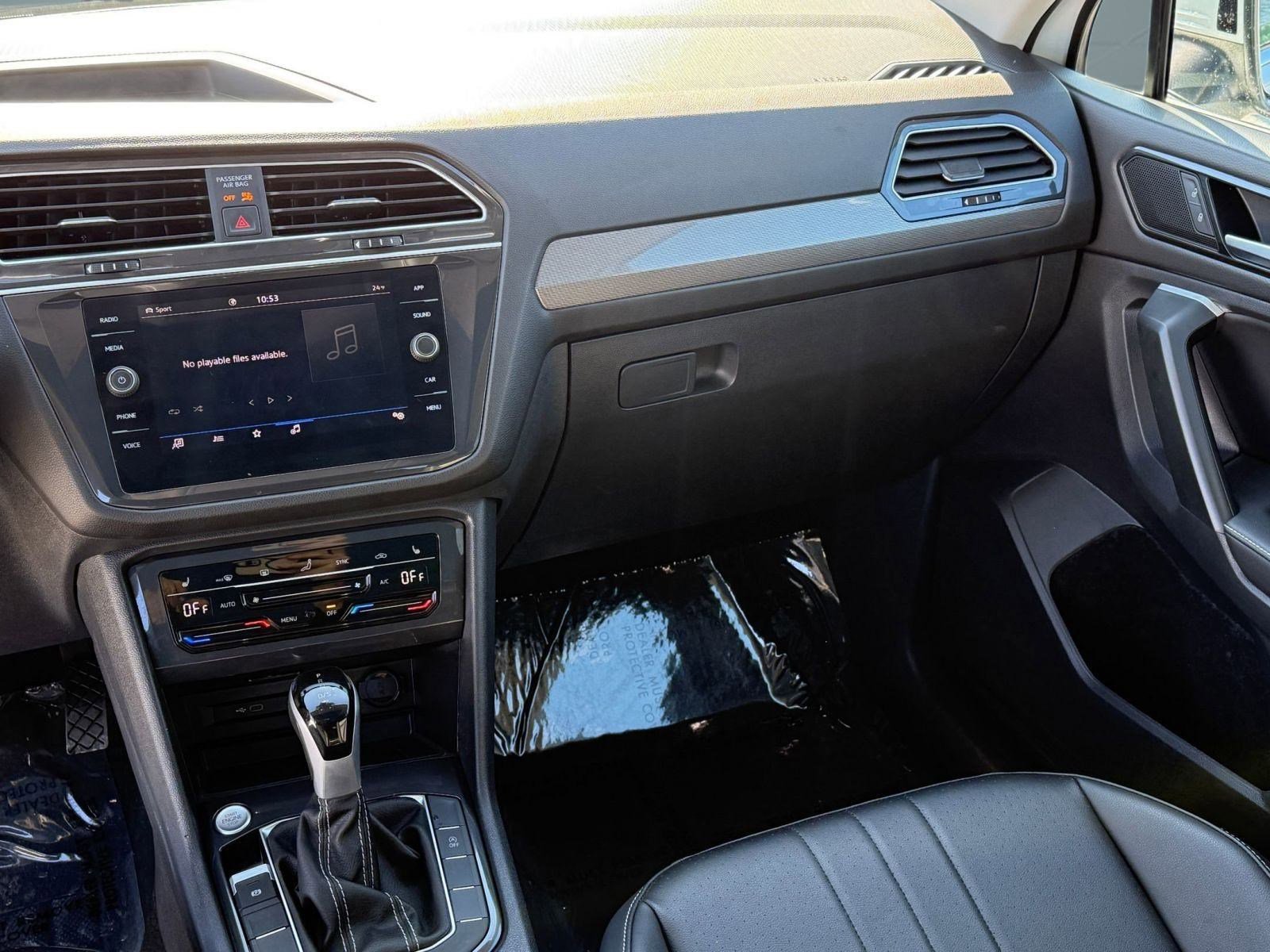 Used 2024 Volkswagen Tiguan SE w/ Panoramic Sunroof Package image 31