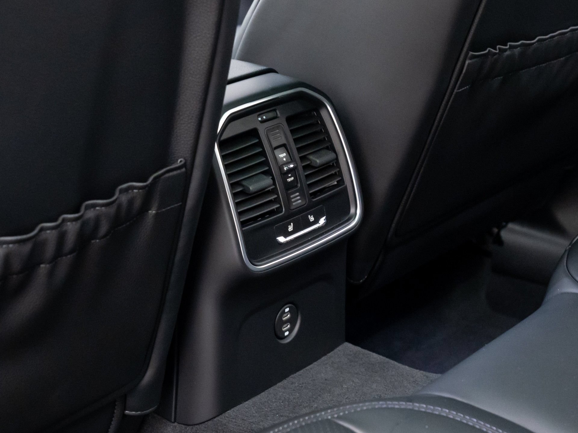 Certified 2026 Porsche Macan AWD/4WD image 17