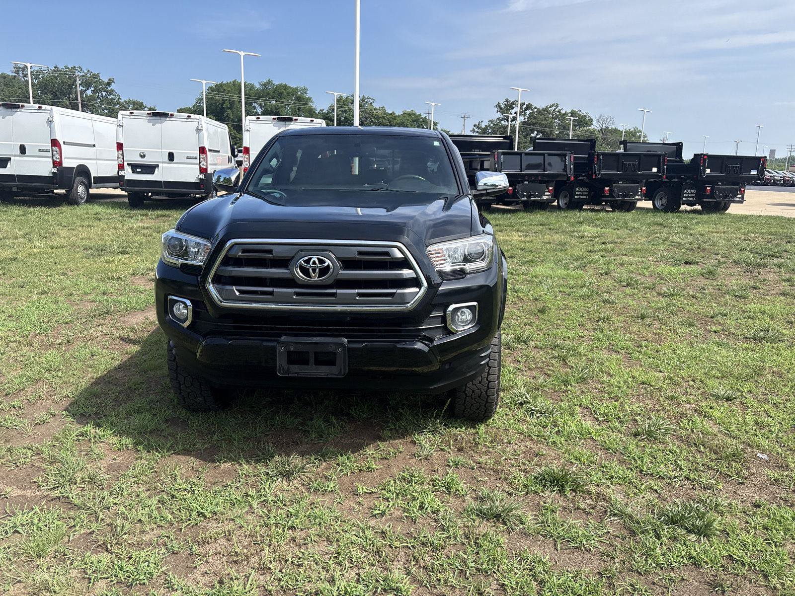Used 2017 Toyota Tacoma Limited w/ Tow Package AWD/4WD image 2