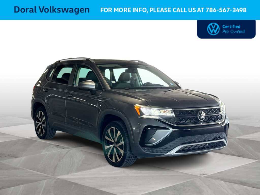 Certified 2022 Volkswagen Taos SE FWD image 2