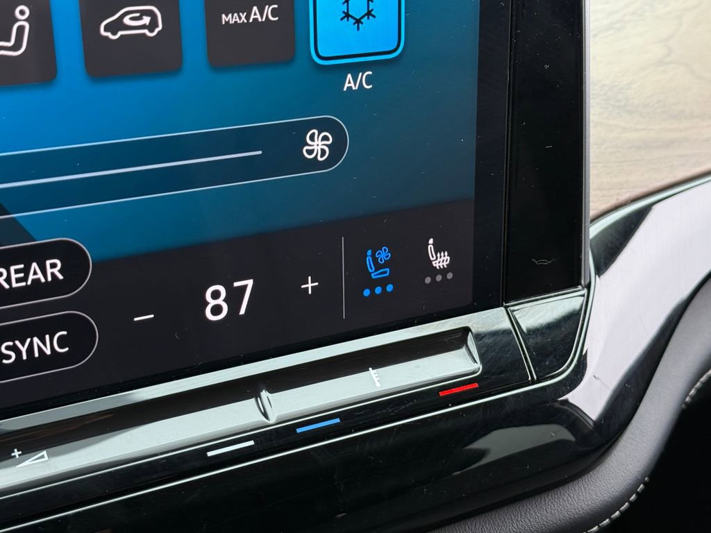 Used 2024 Volkswagen Atlas SE image 30