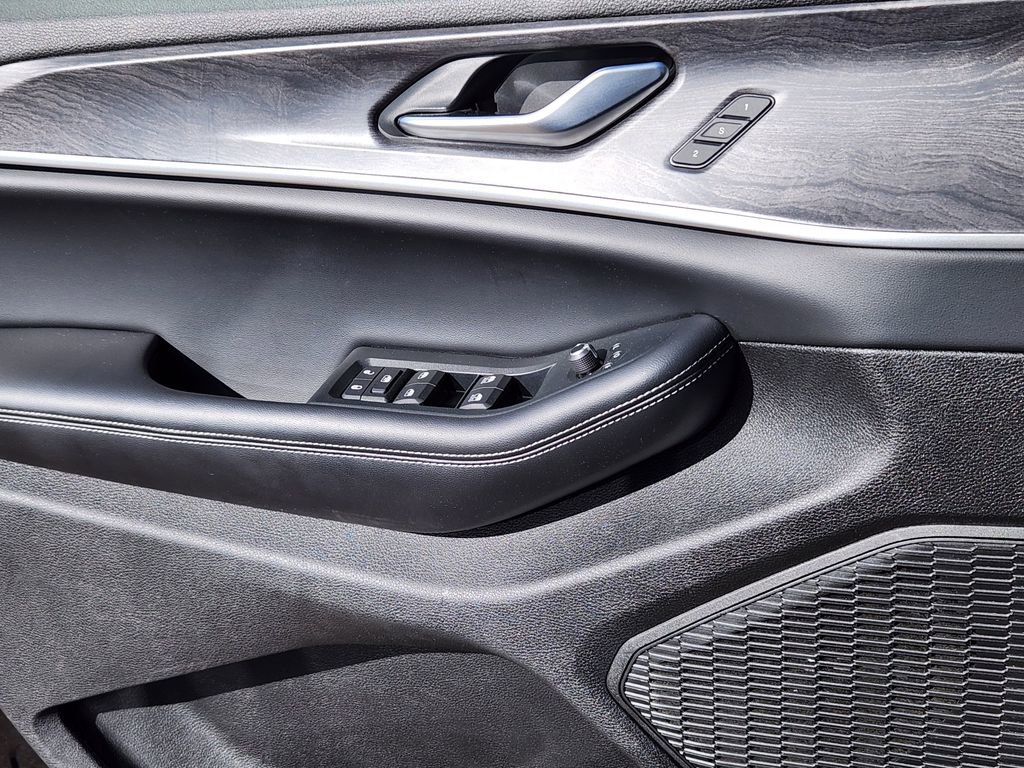 Used 2024 Jeep Grand Cherokee L Limited w/ Luxury Tech Group II image 6